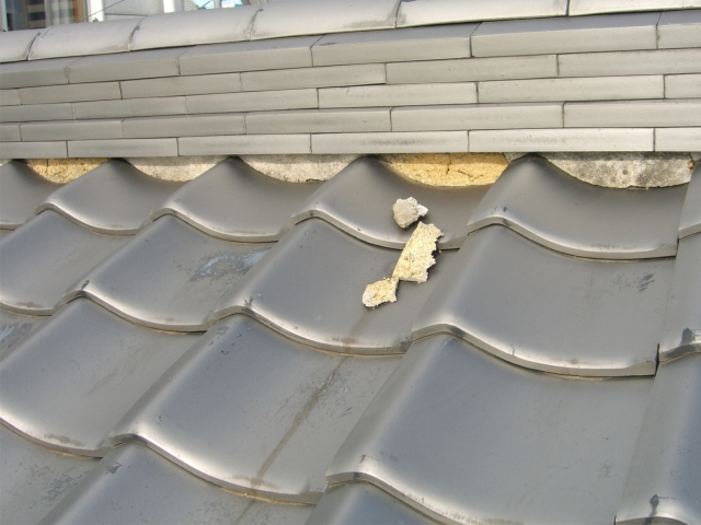 瓦屋根は漆喰工事が必要！その理由、工事のタイミングは？ (3)
