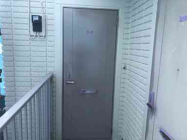 東京都町田市　付帯部　アルミ製の玄関ドア塗装　強溶剤塗料 (2)