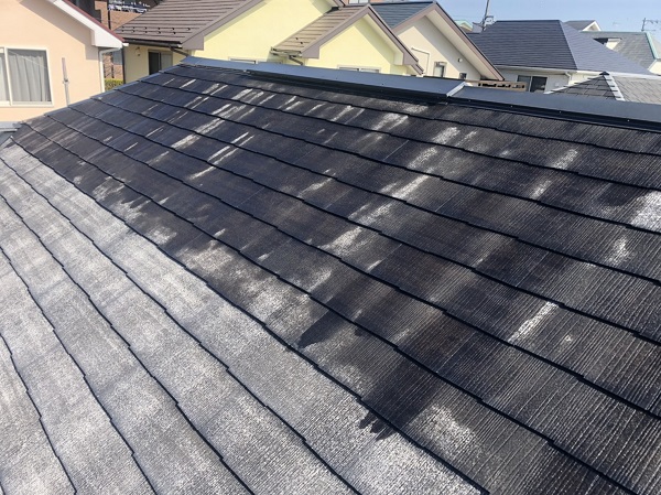 東京都町田市　屋根塗装　3度塗り　スレート屋根は縁切りが必要です。 (2)