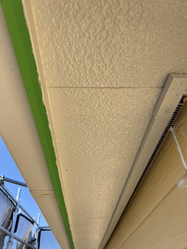 東京都町田市　屋根塗装・外壁塗装　軒天、外壁塗装の様子 (4)