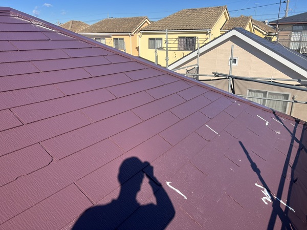 東京都町田市　屋根塗装・外壁塗装・防水工事　屋根と擁壁塗装の様子 (4)
