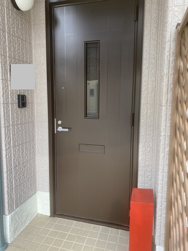 東京都町田市　外壁塗装・付帯部塗装　雨戸と玄関ドアの塗装　付帯部とは何か (1)