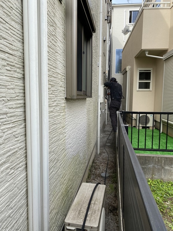 東京都町田市　外壁塗装　カビや藻　高圧洗浄の必要性、作業時間 (2)