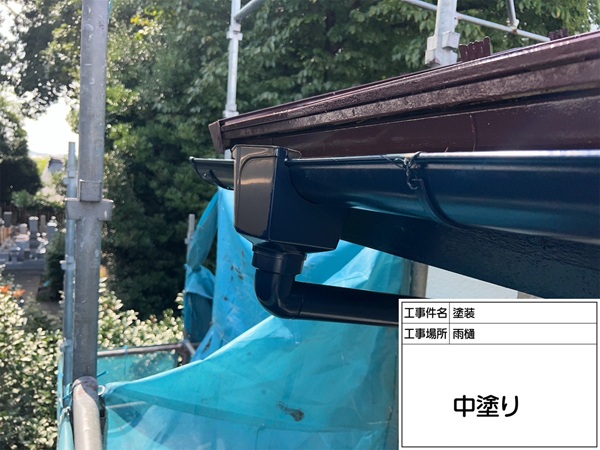 雨樋や窓枠をネイビーブルーで塗装(東京都町田市・戸建て住宅④) (3)
