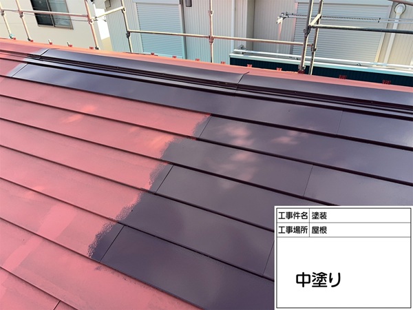 色褪せ、錆びていた金属屋根を塗装(東京都町田市・戸建て住宅①) (2)