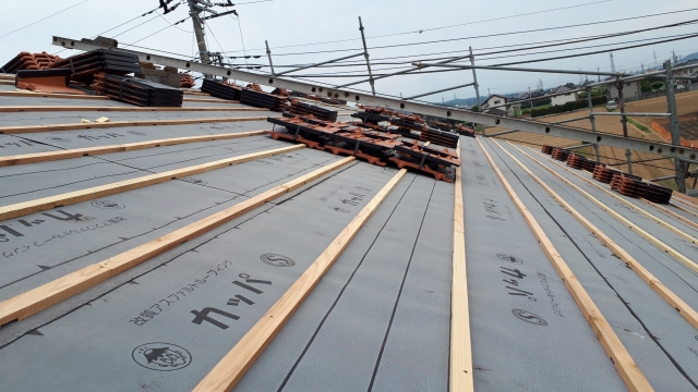 瓦屋根がズレる原因のはなぜ？原因、修理方法と費用、予防策とは (2)
