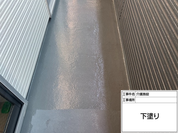 東京都町田市・介護施設外壁塗装⑦ベランダのトップコート塗り替え (1)