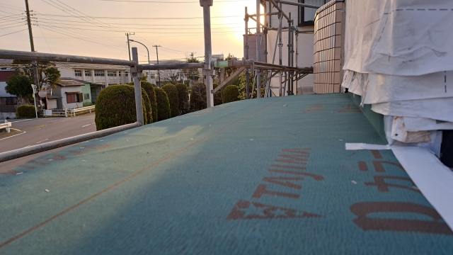 屋根工事で重要視すべき、防水機能を左右するルーフィングとは？ (2)