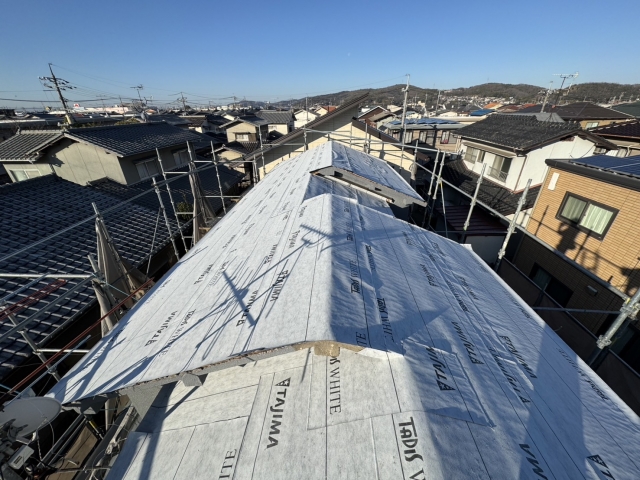 屋根工事で重要視すべき、防水機能を左右するルーフィングとは？ (4)