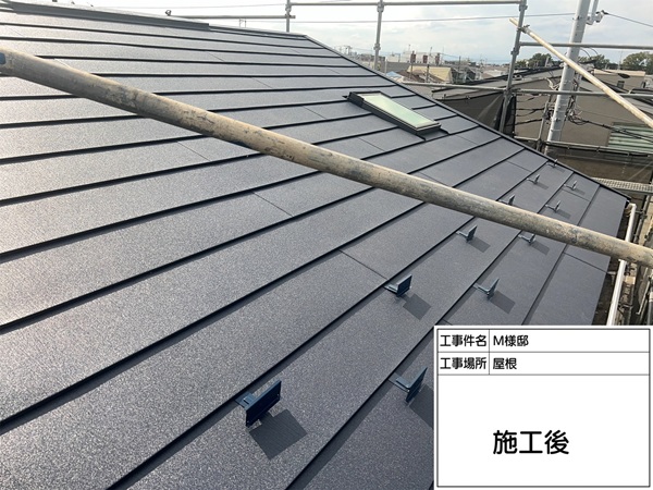 ガルバリウム鋼板での屋根カバー工法、軒天はホワイトで塗装(町田市・M様邸②) (1)