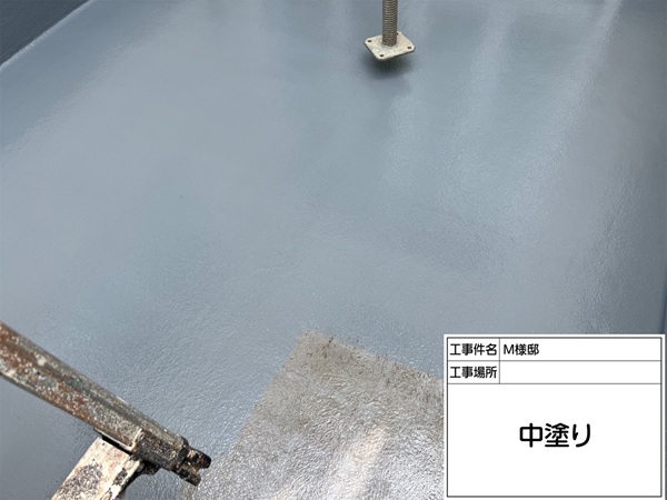 剥がれや色褪せていたベランダ床のトップコート塗り替え(町田市・M様邸⑧) (2)