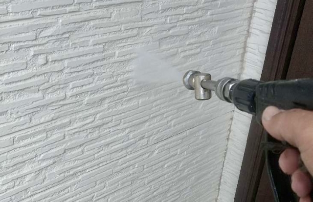 外壁塗装で白色(ホワイト)を選びたい方必見！汚れを目立ちにくくする方法とは (3)