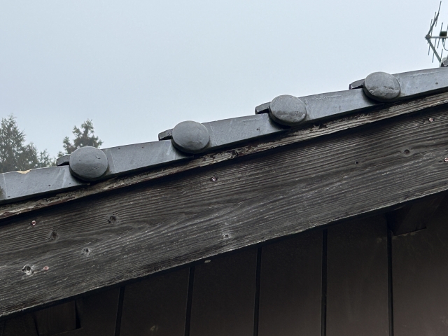 切妻屋根のケラバ板金とは?必要なメンテナンス方法、点検頻度を徹底解説! (1)