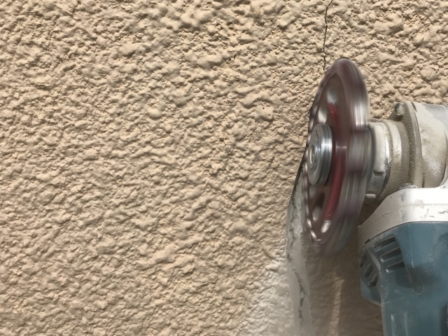 外壁にひび割れが!種類と補修方法、費用相場を分かりやすく解説します (1)