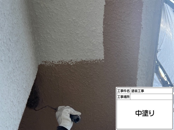 モルタル外壁・軒天を下塗り~上塗りで明るいグレーに!|東京都町田市アパート① (5)