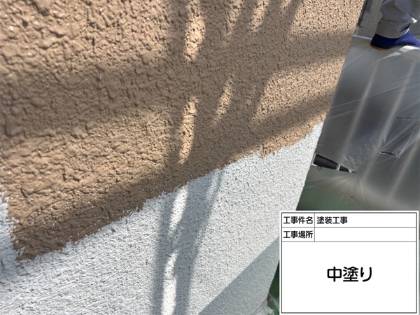 モルタル外壁・軒天を下塗り~上塗りで明るいグレーに!|東京都町田市アパート① (1)