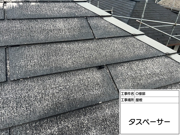 東京都町田市O様邸①屋根塗装の様子~下塗り・タスペーサー・中塗り・上塗り (5)