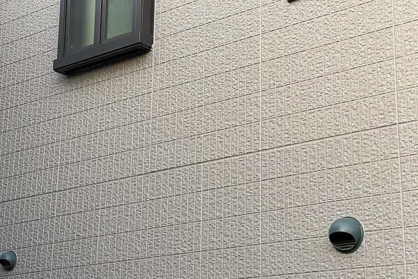 東京都町田市　外壁塗装・付帯部塗装　塗装は3度塗りが基本です。 (1)