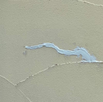 東京都町田市　A様邸　屋根塗装・外壁塗装　モルタル外壁のひび割れ補修 (2)