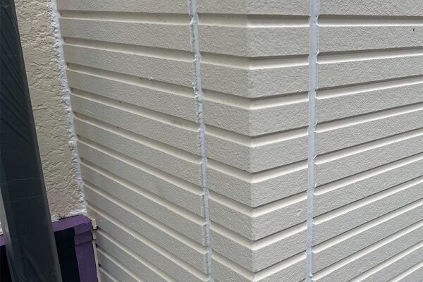 東京都町田市　T様邸　屋根塗装・外壁塗装　外壁のコーキング工事 (1)