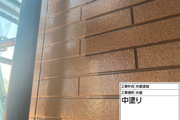 東京都町田市　外壁塗装・屋根塗装　外壁下塗り～中塗り (2)