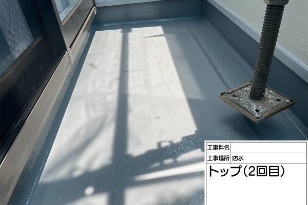 東京都町田市　屋根塗装・外壁塗装　トップコートでベランダを綺麗に！ (1)