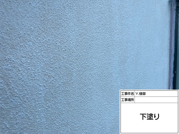 東京都町田市・Y様邸外壁塗装｜ひび割れ追従機能のある下塗り材を塗布しました (1)