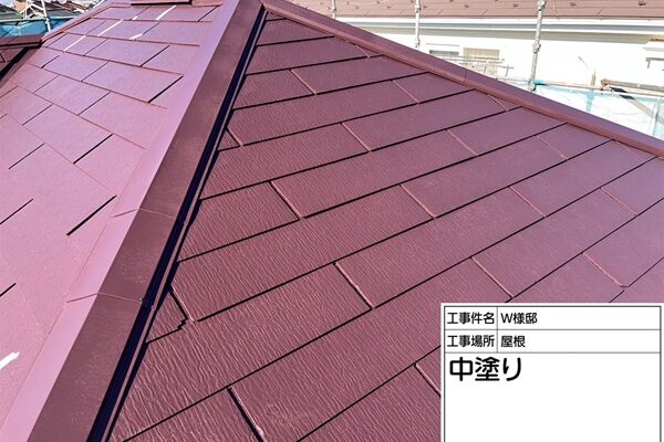 町田市・W様邸外壁塗装・屋根塗装②ひび割れ補修、下塗りと中塗り (1)
