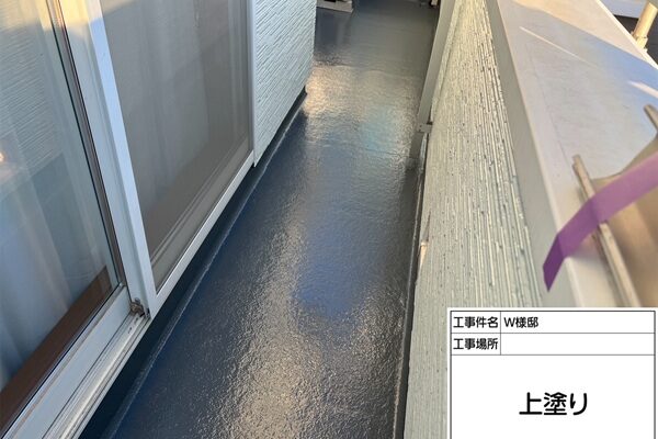 町田市・W様邸｜外壁塗装・屋根塗装⑦汚れの溜まったベランダ床の塗り替え (4)