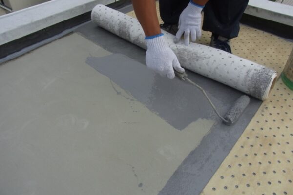 屋上防水工事の種類と耐用年数・費用相場は？成功するための最大のポイントも紹介 (2)