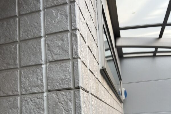 傷んだシーリングをオートンイクシードで打ち替えて劣化をリセット！(東京都町田市①) (3)