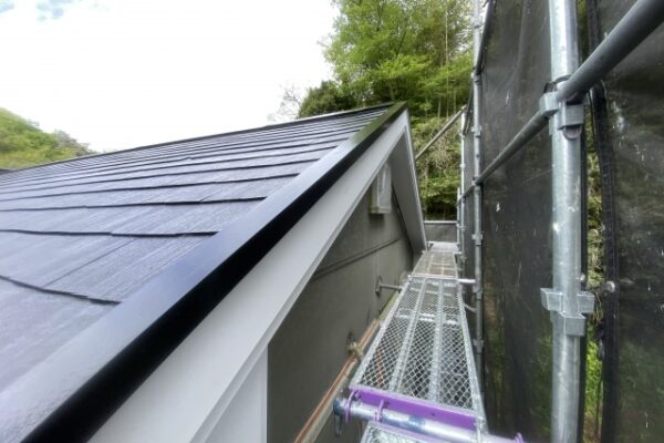 切妻屋根のケラバ板金とは？必要なメンテナンス方法、点検頻度を徹底解説！ (2)